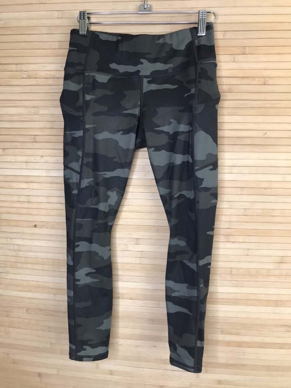 Women's Athleta Leggings Size XS Green Camo Contender 7/8 Tight Power Lift